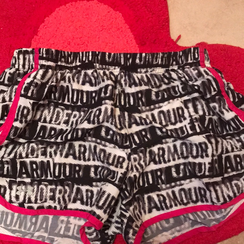 Under armor shirt black white and Dushanbe good condition